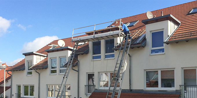 Schnelles Gerüst für Dacharbeiten und Klempner