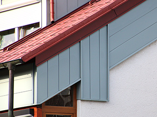 Fassadenverkleidung Oxidrot-hellgrau in Endersbach