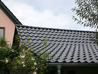 Reparaturen und mobile Klempnerarbeiten an Dach und Dachrinne